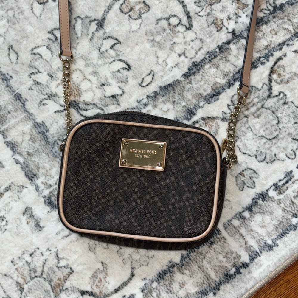 Michael kors crossbody